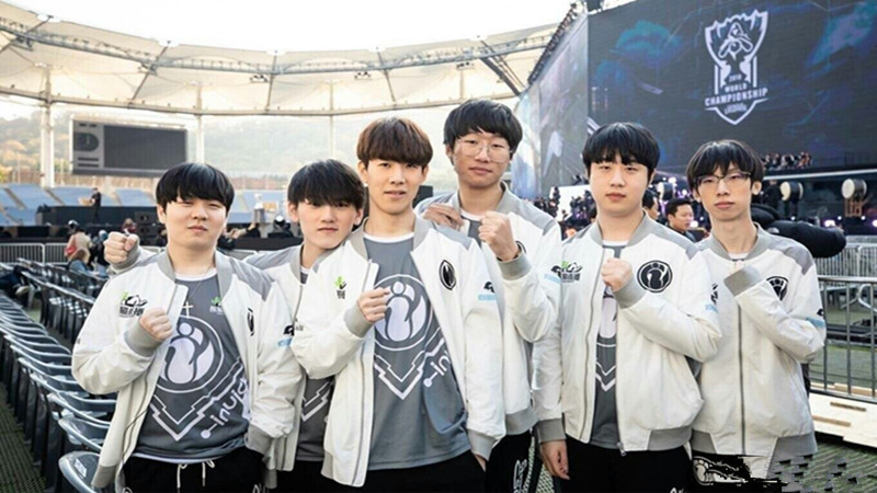 英雄联盟LPL夏季赛：FPX慢热憾负，粉丝们直称吐血